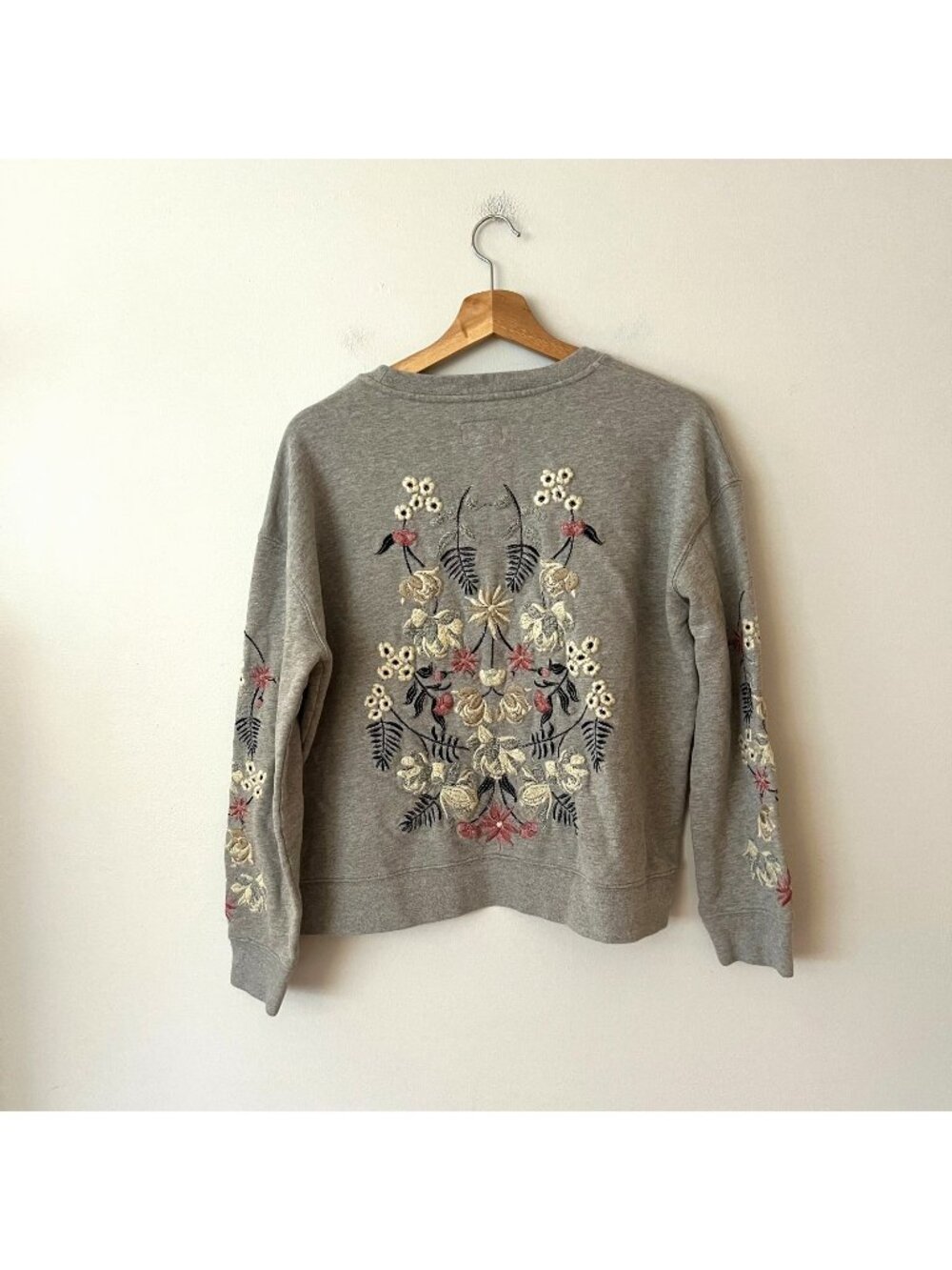 Driftwood Teddy Gray Floral Embroidered Crewneck Sweatshirt Women's Size Small